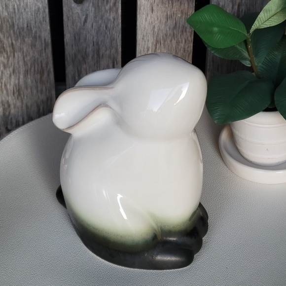 PIER 1 Ceramic Bunny Figurine in White and Black - Picture 4 of 12